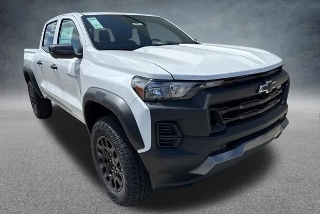 2025 Chevrolet Colorado Trail Boss photo 1