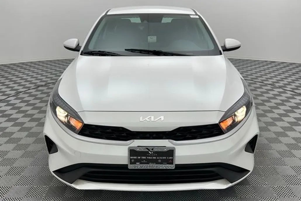 2024 Kia Forte LXS photo 1