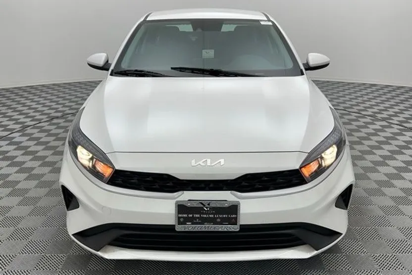 2024 Kia Forte LXS photo 1