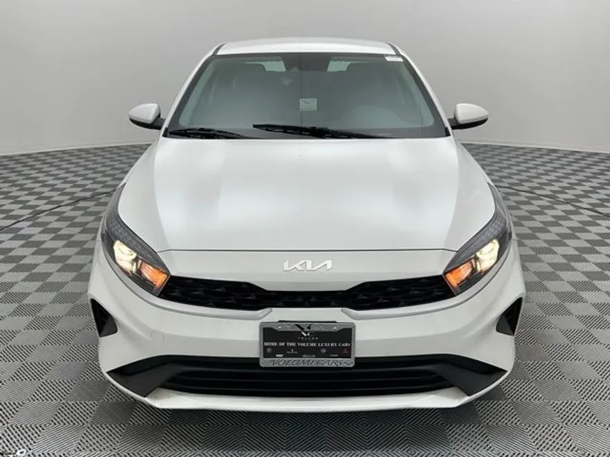 2024 Kia Forte LXS photo 1