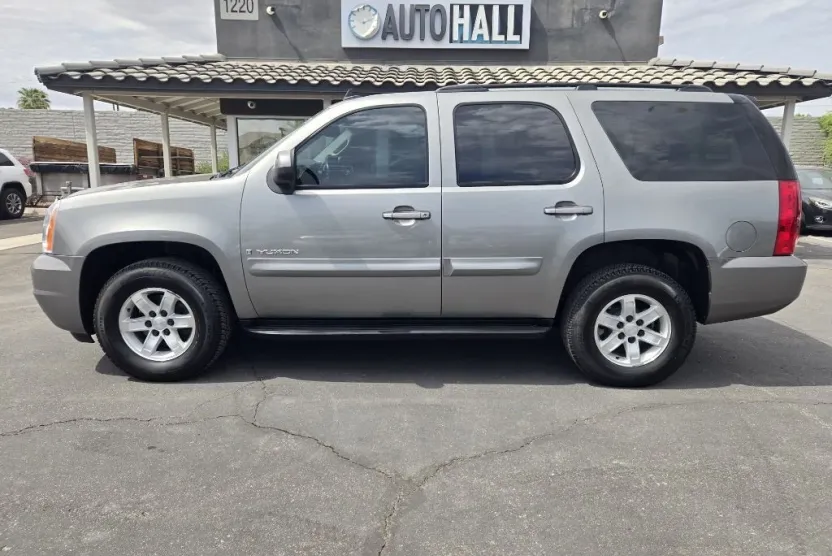 2009 Gmc Yukon SLE photo 1