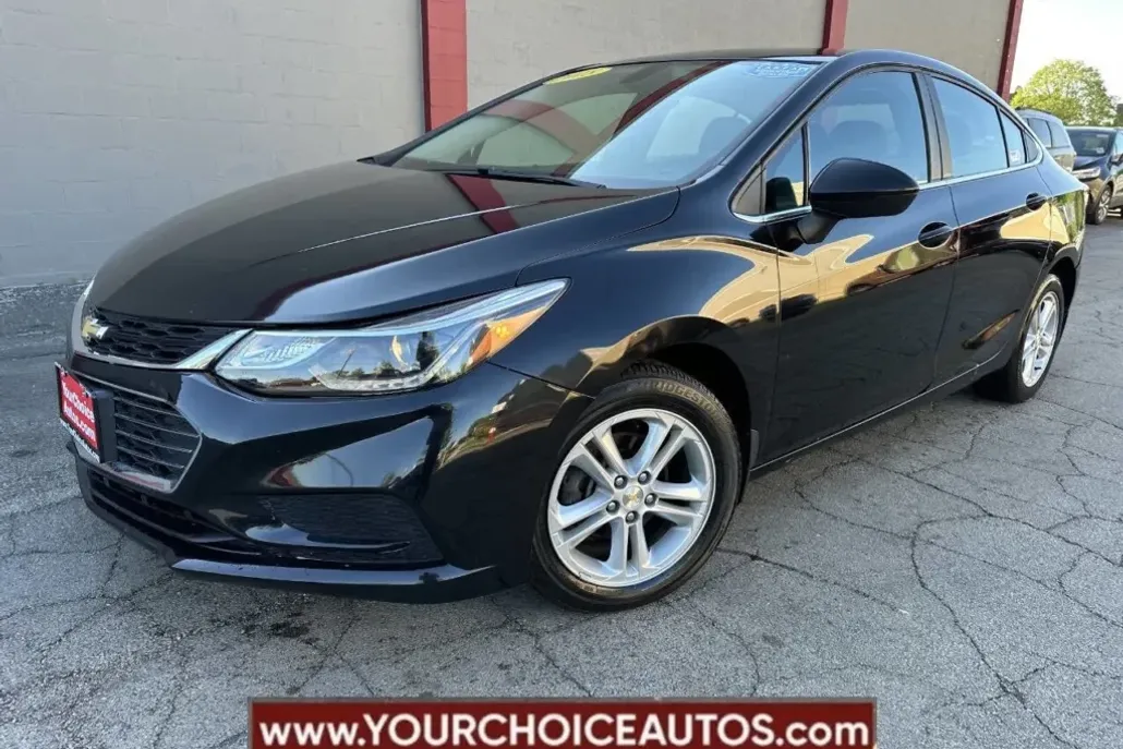 2018 Chevrolet Cruze LT photo 1