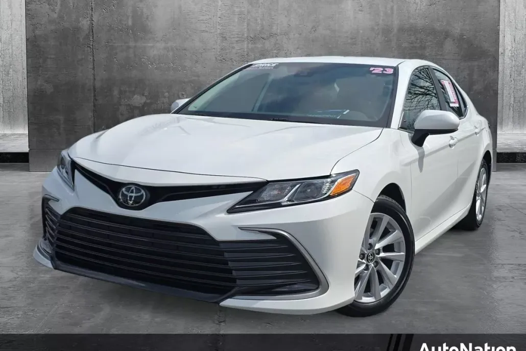 2023 Toyota Camry LE photo 1