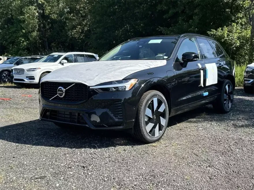 2025 Volvo XC60 Hybrid T8 Plus photo 1