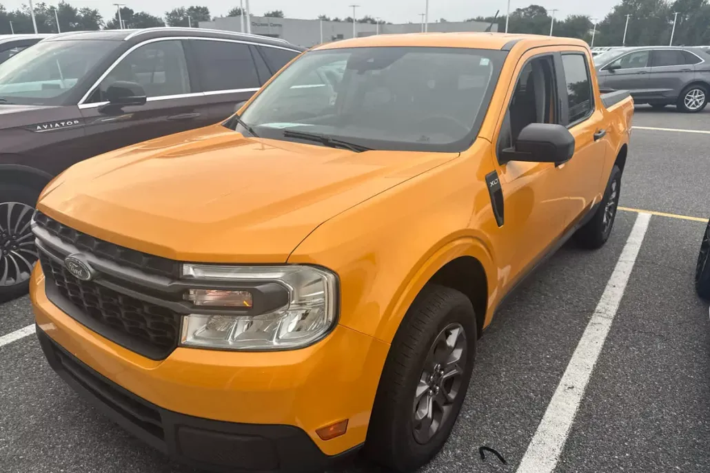 2023 Ford Maverick XLT photo 1