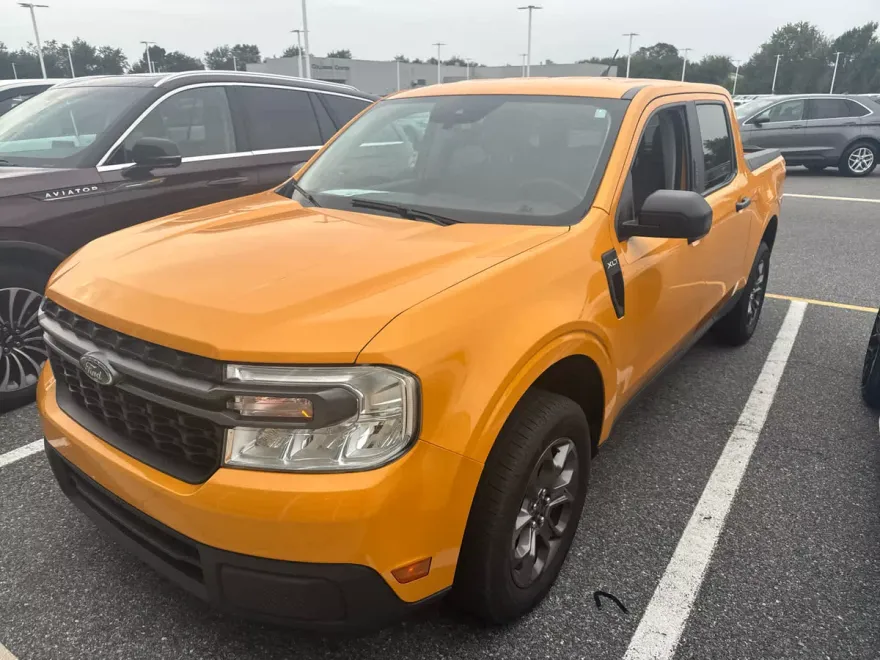 2023 Ford Maverick XLT photo 1