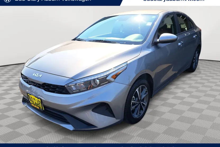 2024 Kia Forte LXS photo 1