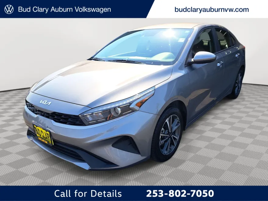 2024 Kia Forte LXS photo 1