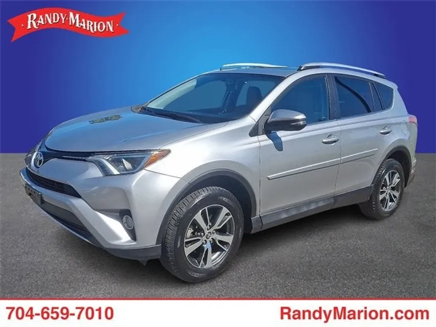 2016 Toyota RAV4 XLE photo 1