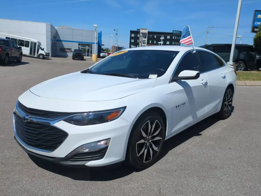 2024 Chevrolet Malibu RS photo 1