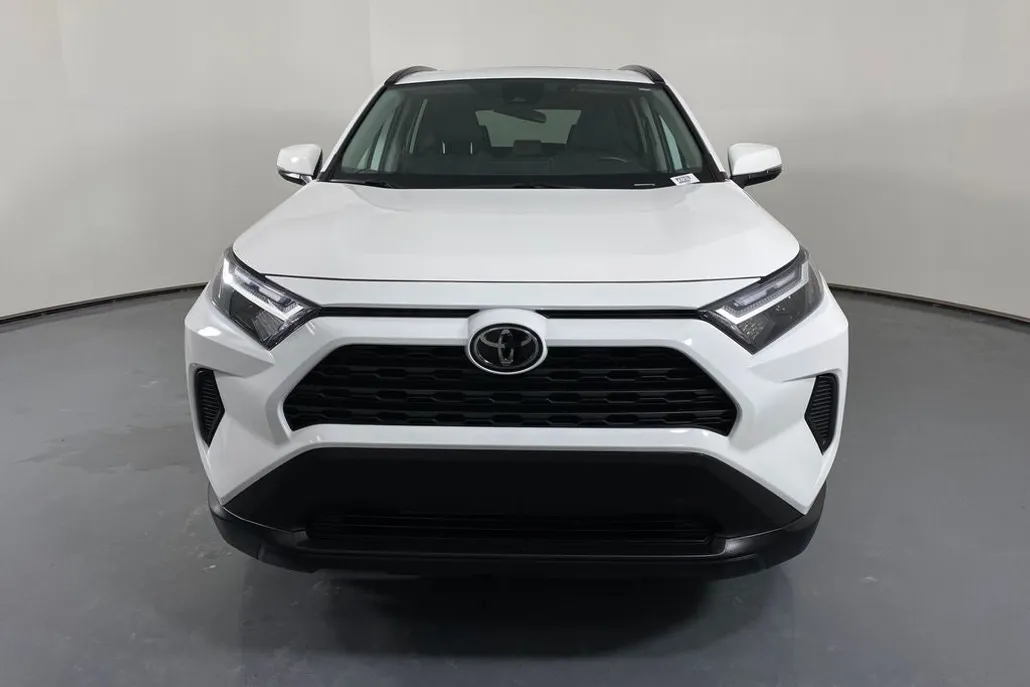 2024 Toyota RAV4 XLE photo 1