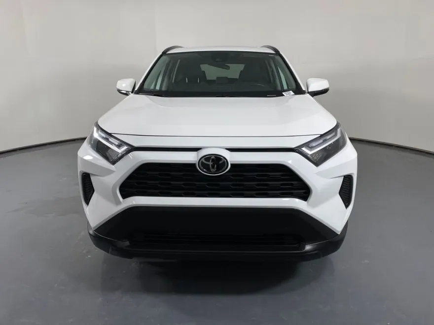 2024 Toyota RAV4 XLE photo 1