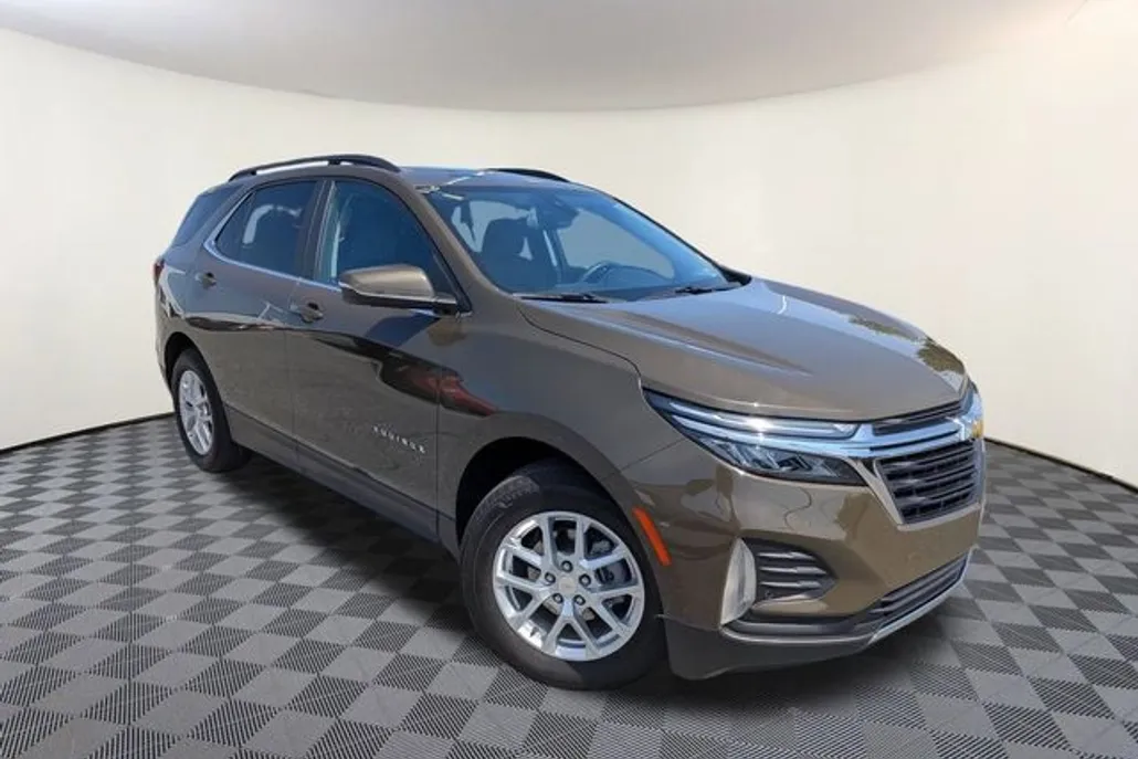 2024 Chevrolet Equinox LT photo 1