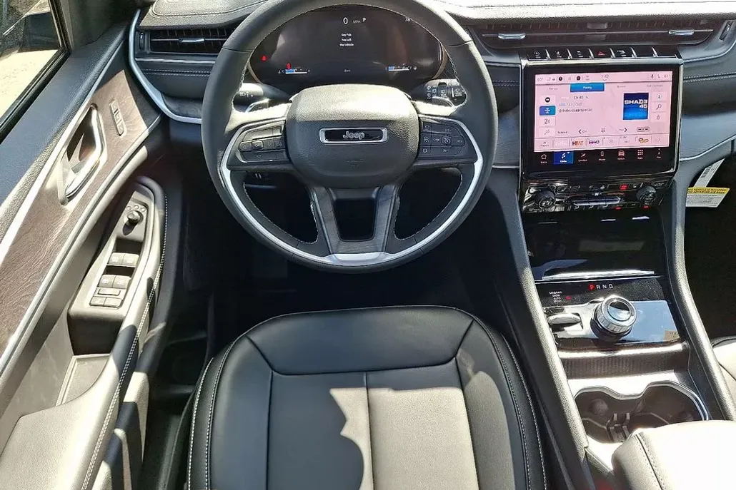 2025 Jeep Grand Cherokee Limited photo 1