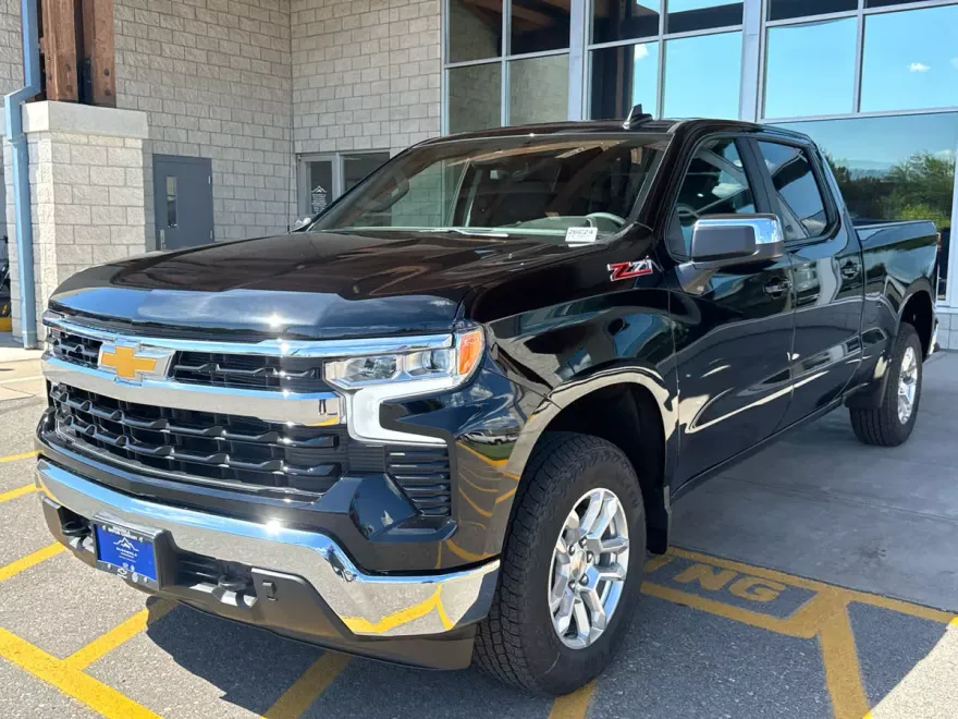 2026 Chevrolet Silverado 1500 LT photo 1