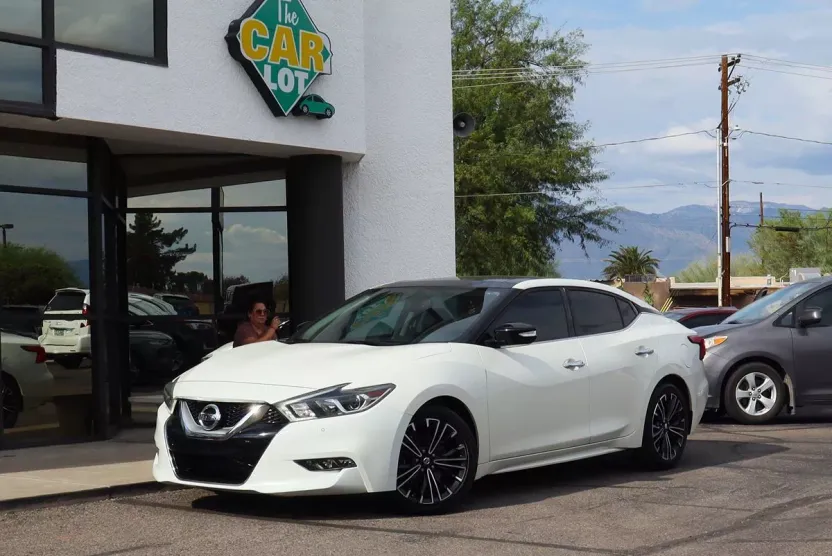 2017 Nissan Maxima SL photo 1