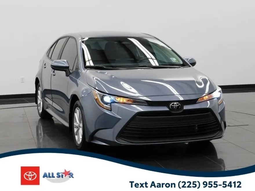 2025 Toyota Corolla LE photo 1