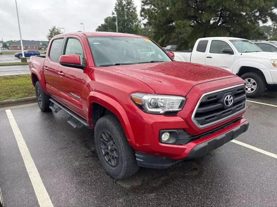 2017 Toyota Tacoma SR5 photo 1