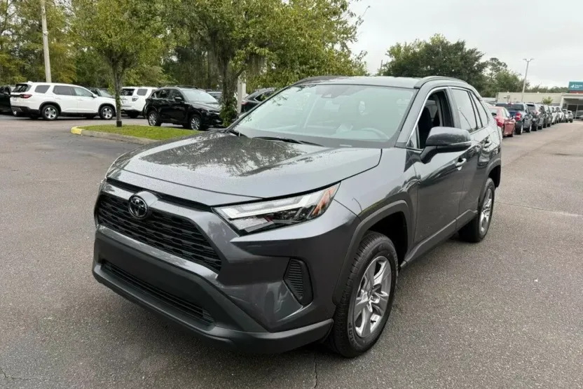 2025 Toyota RAV4 XLE photo 1