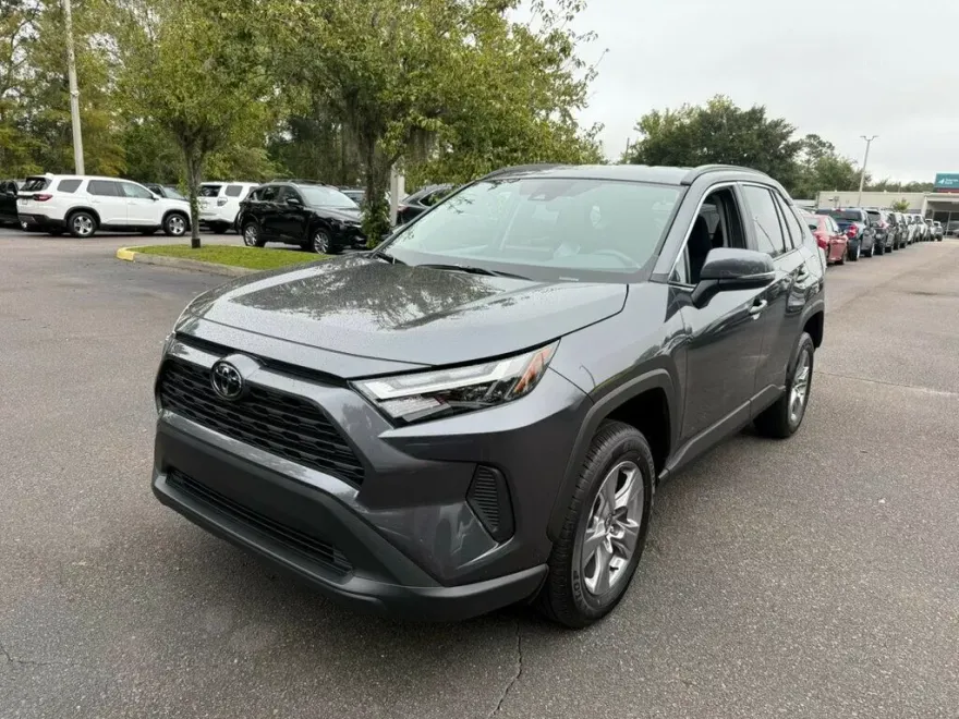 2025 Toyota RAV4 XLE photo 1