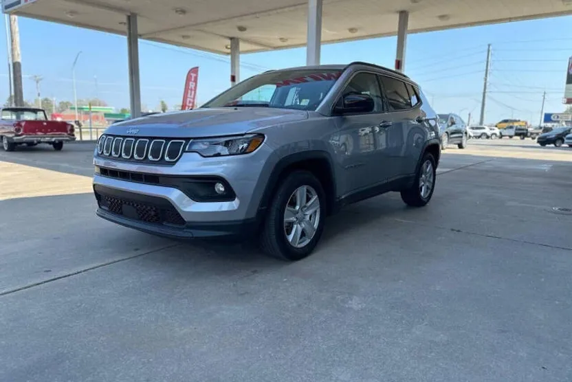 2022 Jeep Compass Latitude photo 1