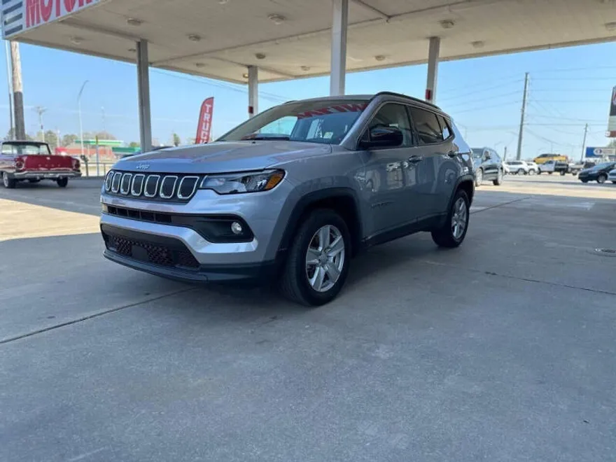 2022 Jeep Compass Latitude photo 1