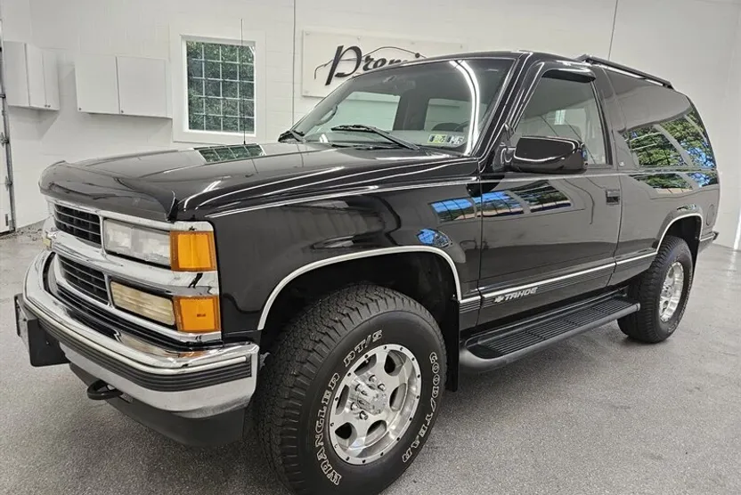 1998 Chevrolet Tahoe LS photo 1
