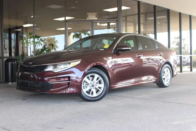 2016 Kia Optima LX photo 1