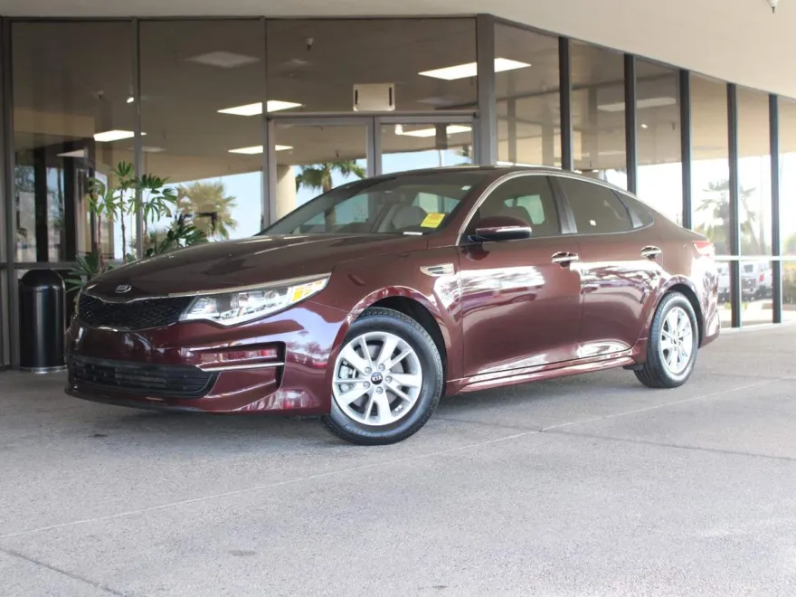 2016 Kia Optima LX photo 1