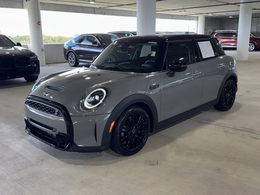 2023 Mini Cooper Hardtop S photo 1