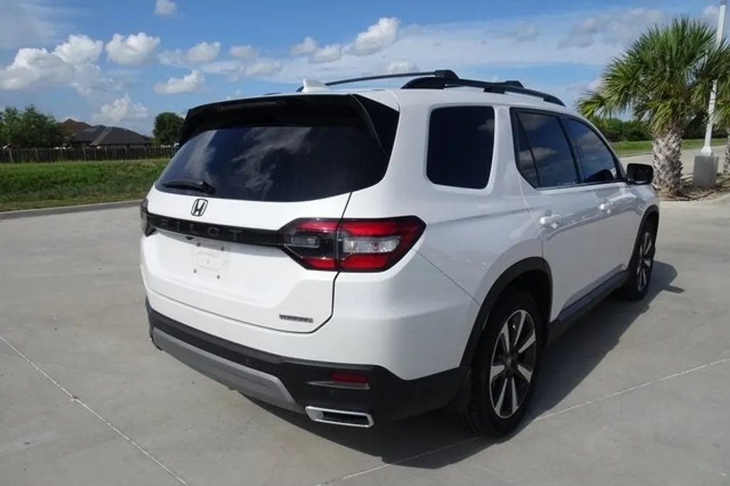 2025 Honda Pilot Touring photo 1