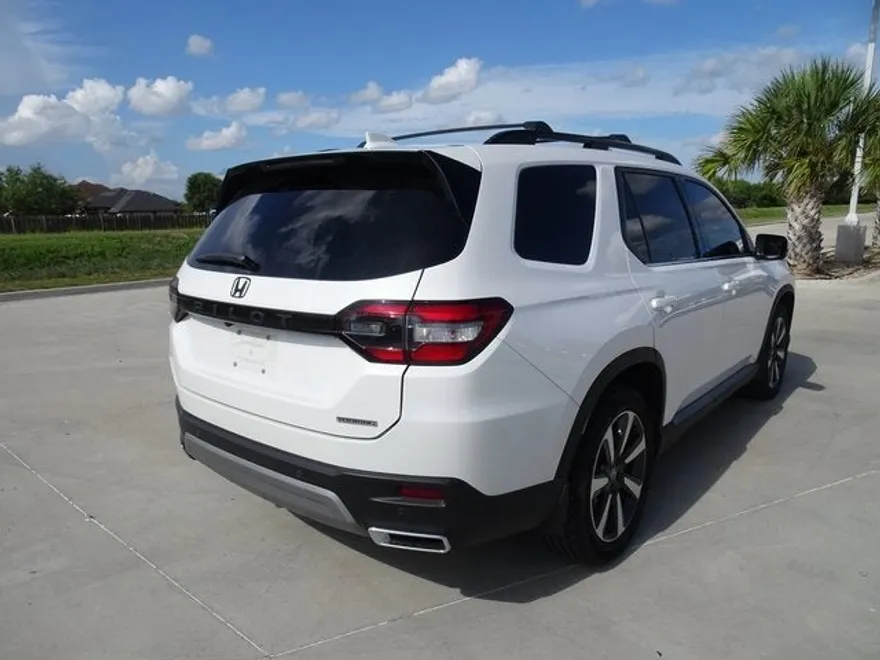 2025 Honda Pilot Touring photo 1