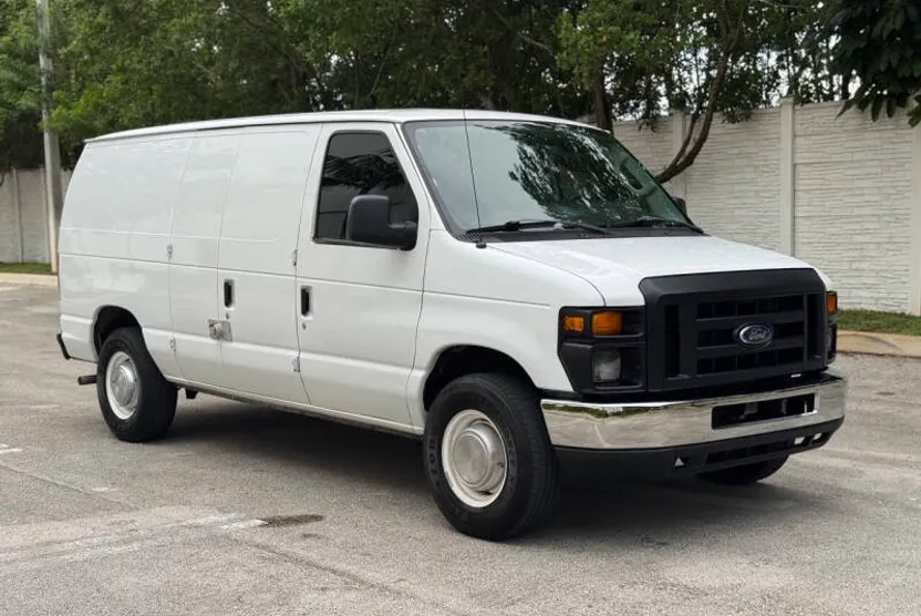 2011 Ford E-150 photo 1