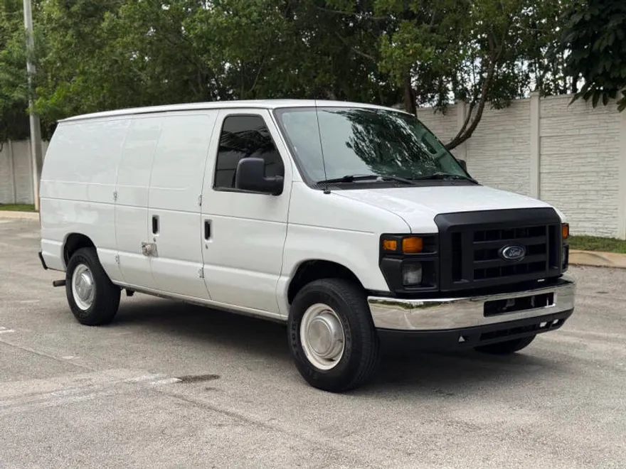 2011 Ford E-150 photo 1
