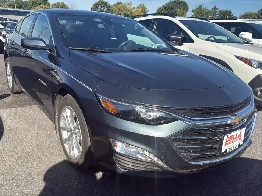 2021 Chevrolet Malibu 1LT photo 1