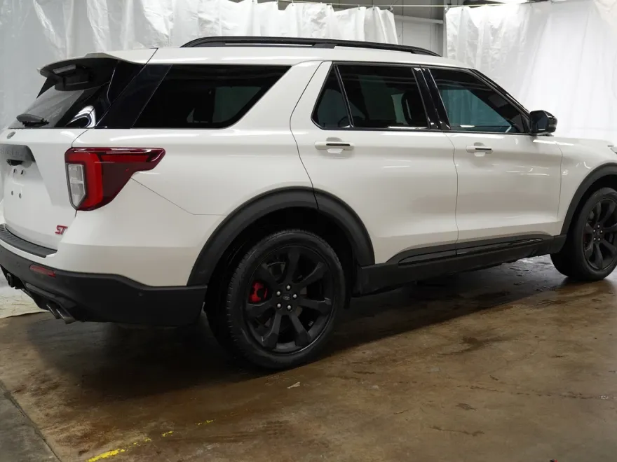 2021 Ford Explorer ST photo 1