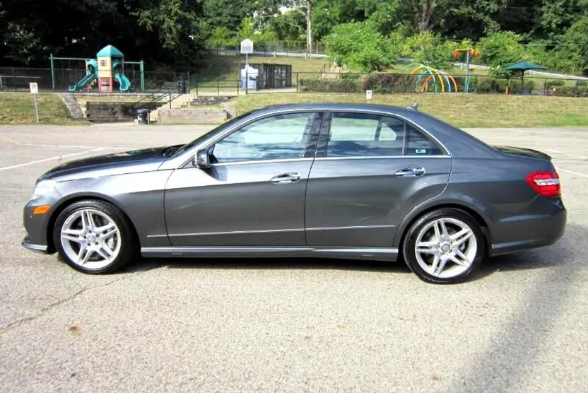 2013 Mercedes Benz E Sedan 4MATIC photo 1