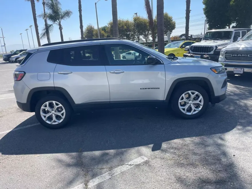 2024 Jeep Compass Latitude photo 1