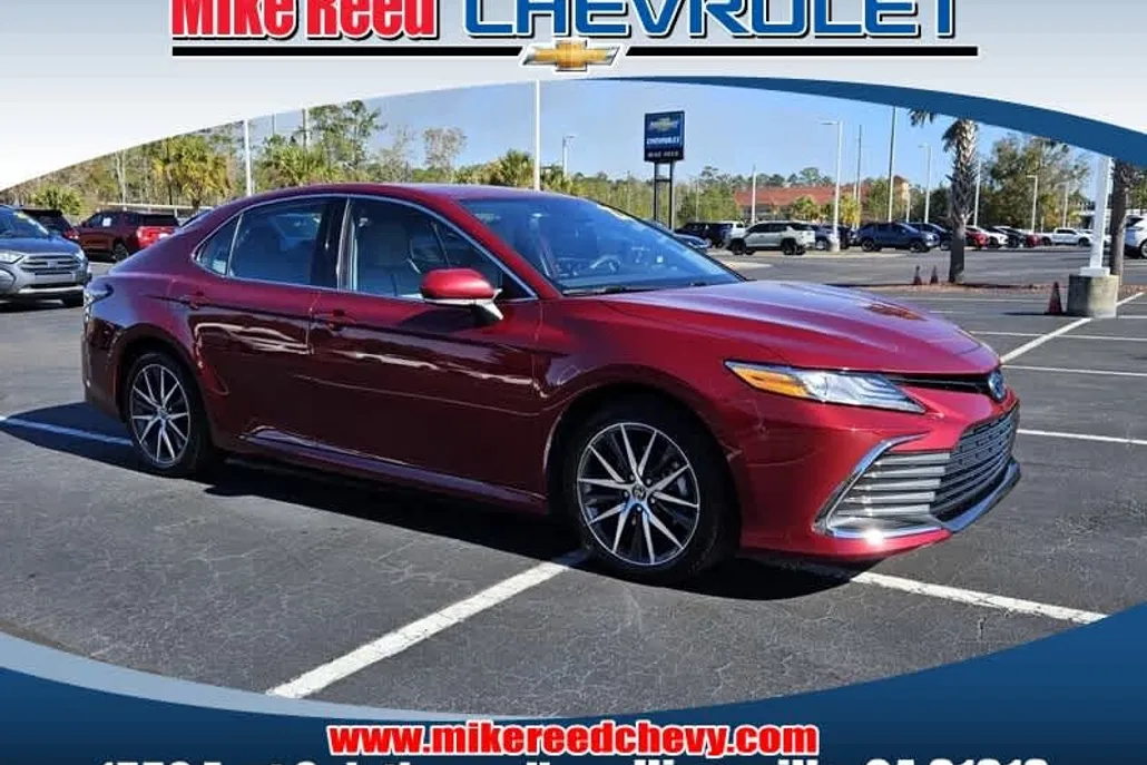 2022 Toyota Camry Hybrid XLE photo 1