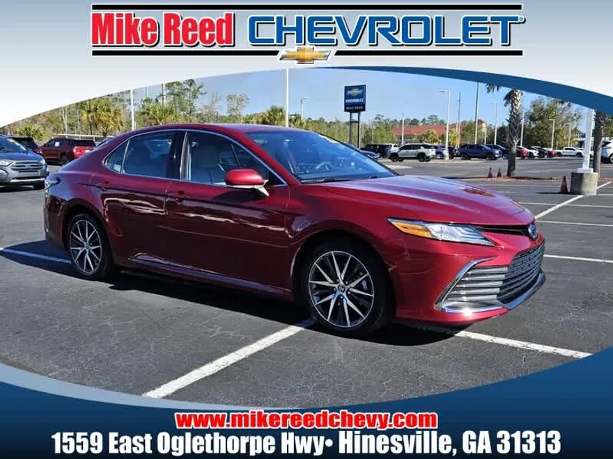 2022 Toyota Camry Hybrid XLE photo 1