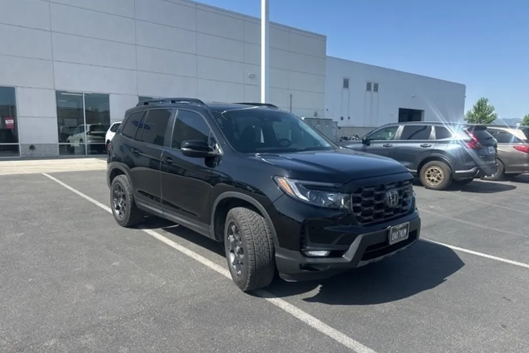 2023 Honda Passport TrailSport photo 1