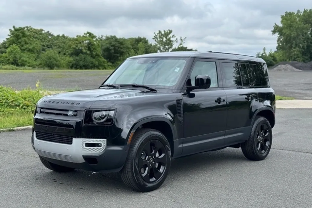 2025 Land Rover Defender 110 S photo 1