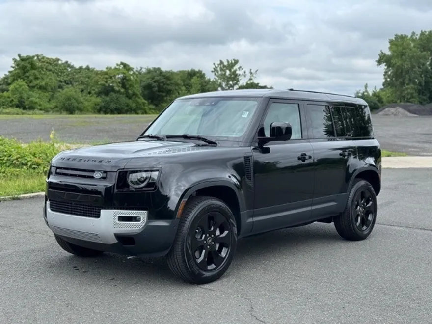 2025 Land Rover Defender 110 S photo 1