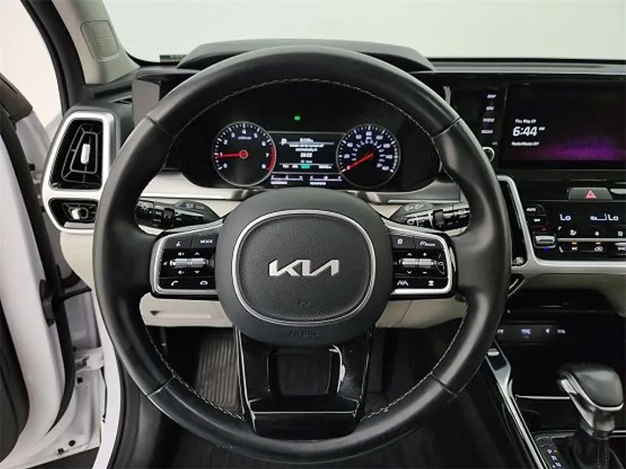 2022 Kia Sorento SX photo 1