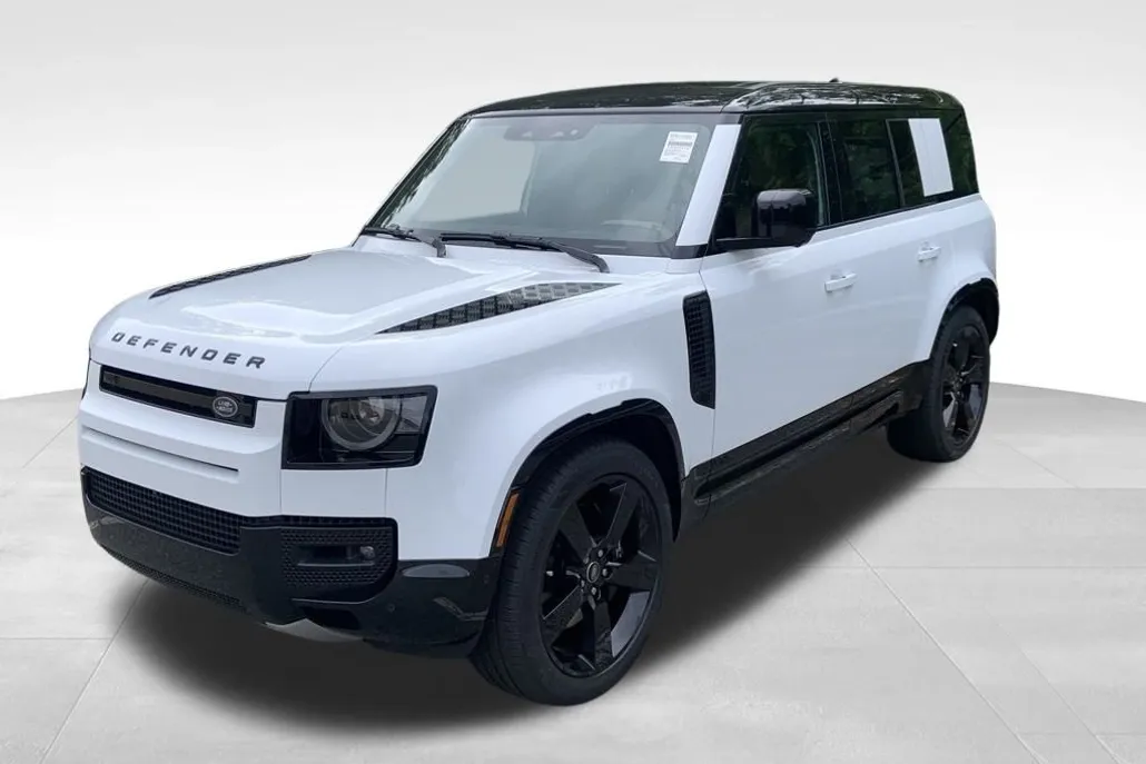 2025 Land Rover Defender 110 V8 photo 1