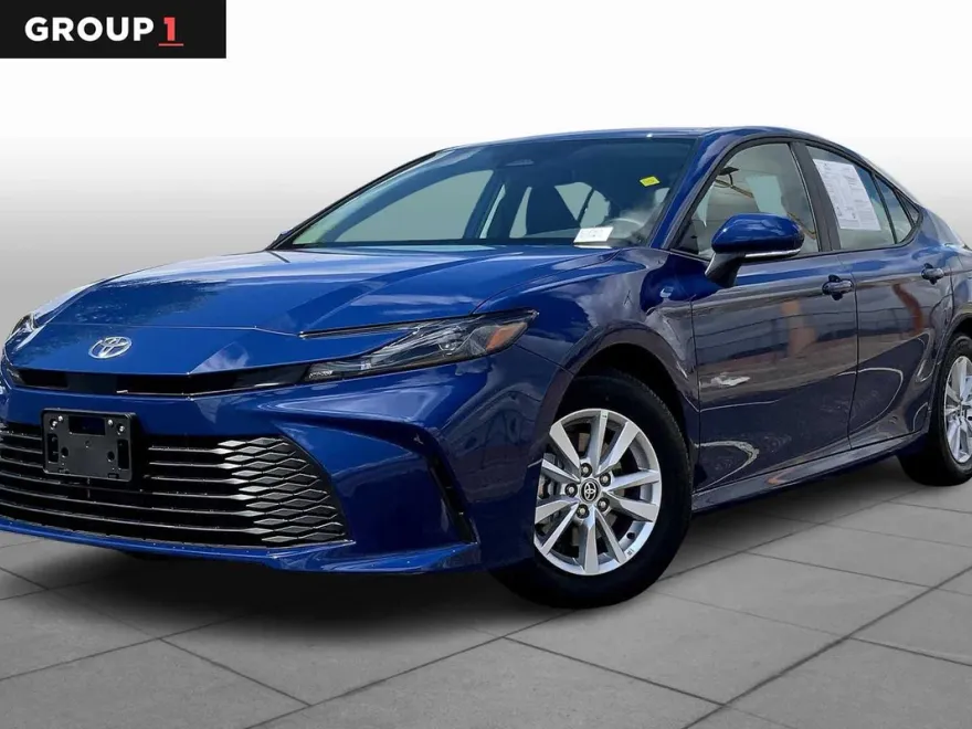 2025 Toyota Camry LE photo 1