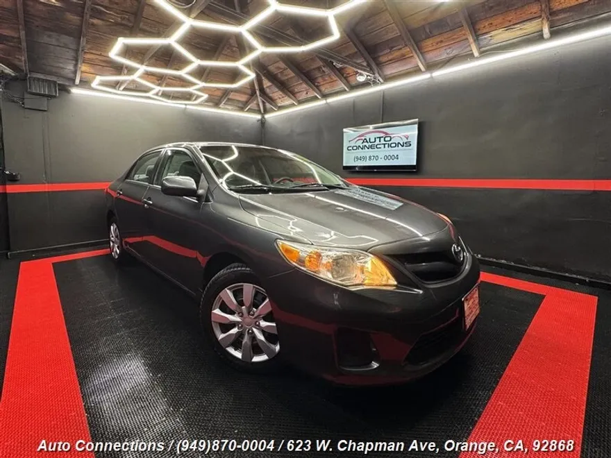 2012 Toyota Corolla LE photo 1