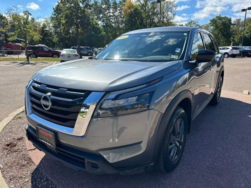 2024 Nissan Pathfinder S photo 1