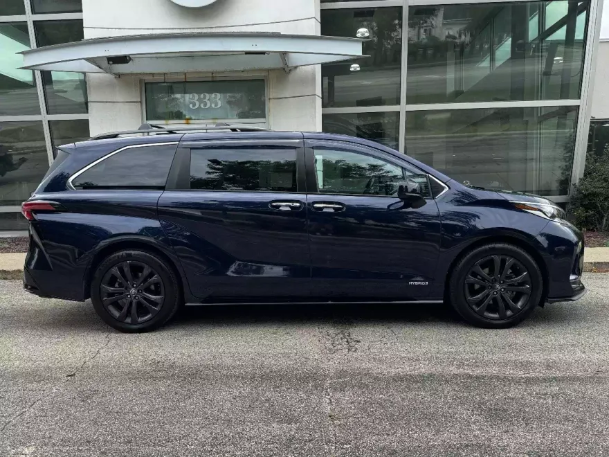 2021 Toyota Sienna XSE photo 1