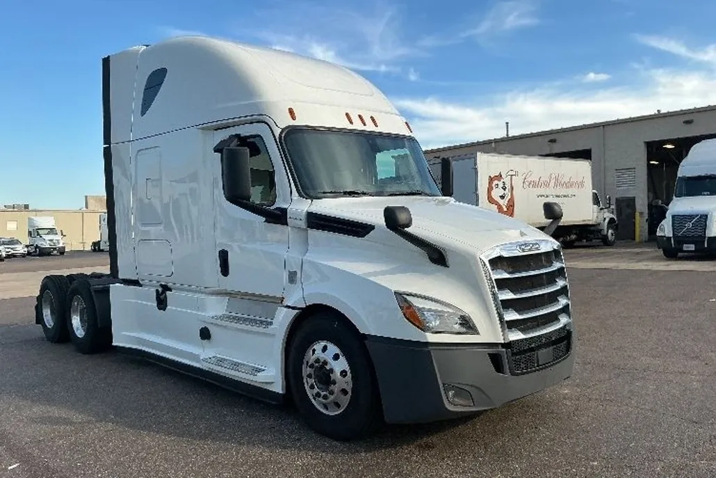 2020 Freightliner Cascadia 126" Sleeper Cab photo 1